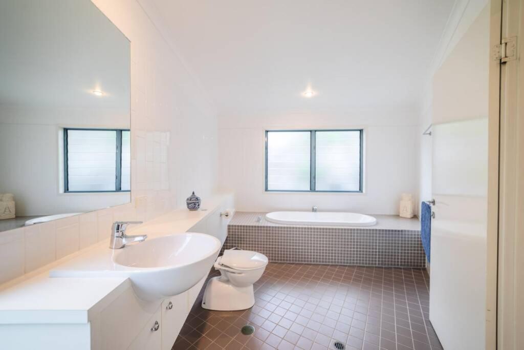 Saltwater 5 - Sleeps 8 - Close To Main Apartment Point Lookout